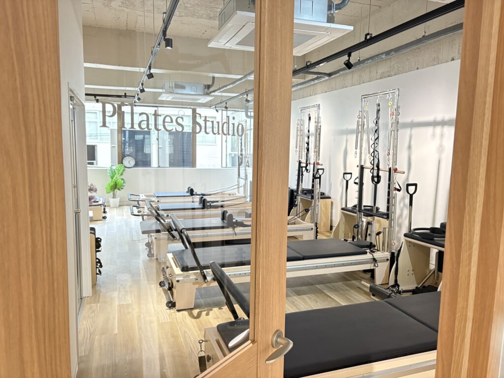 松屋町と谷町六丁目駅のセミパーソナルマシンピラティスとトレーニングジムのピラティスルーム